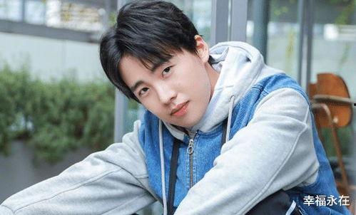 娱乐圈爆料小郭,小郭神秘恋情曝光，真相令人咋舌！  第2张